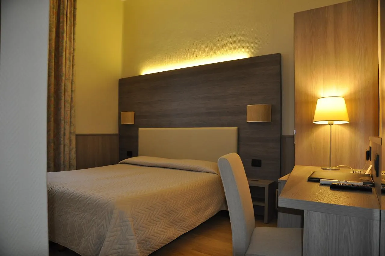 Hotel Est Piombino 3*,  Italy