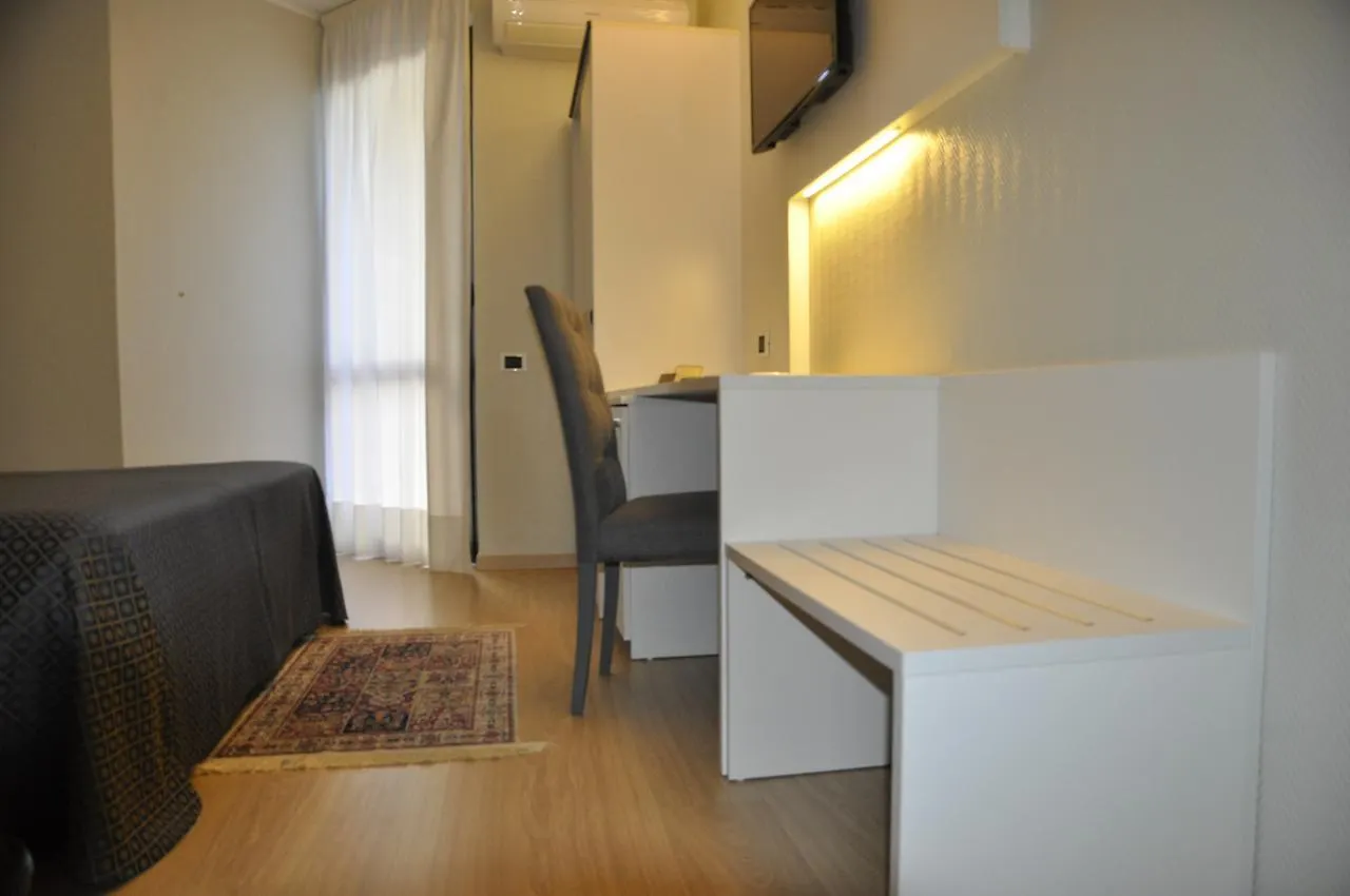 Hotel Est Piombino 3*,