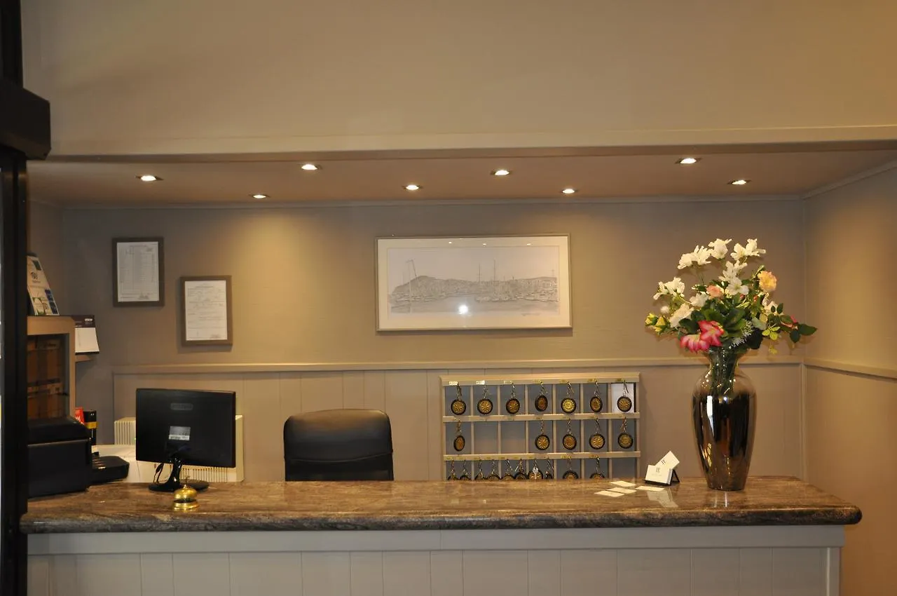 Hotel Est Piombino 3*,  Italy