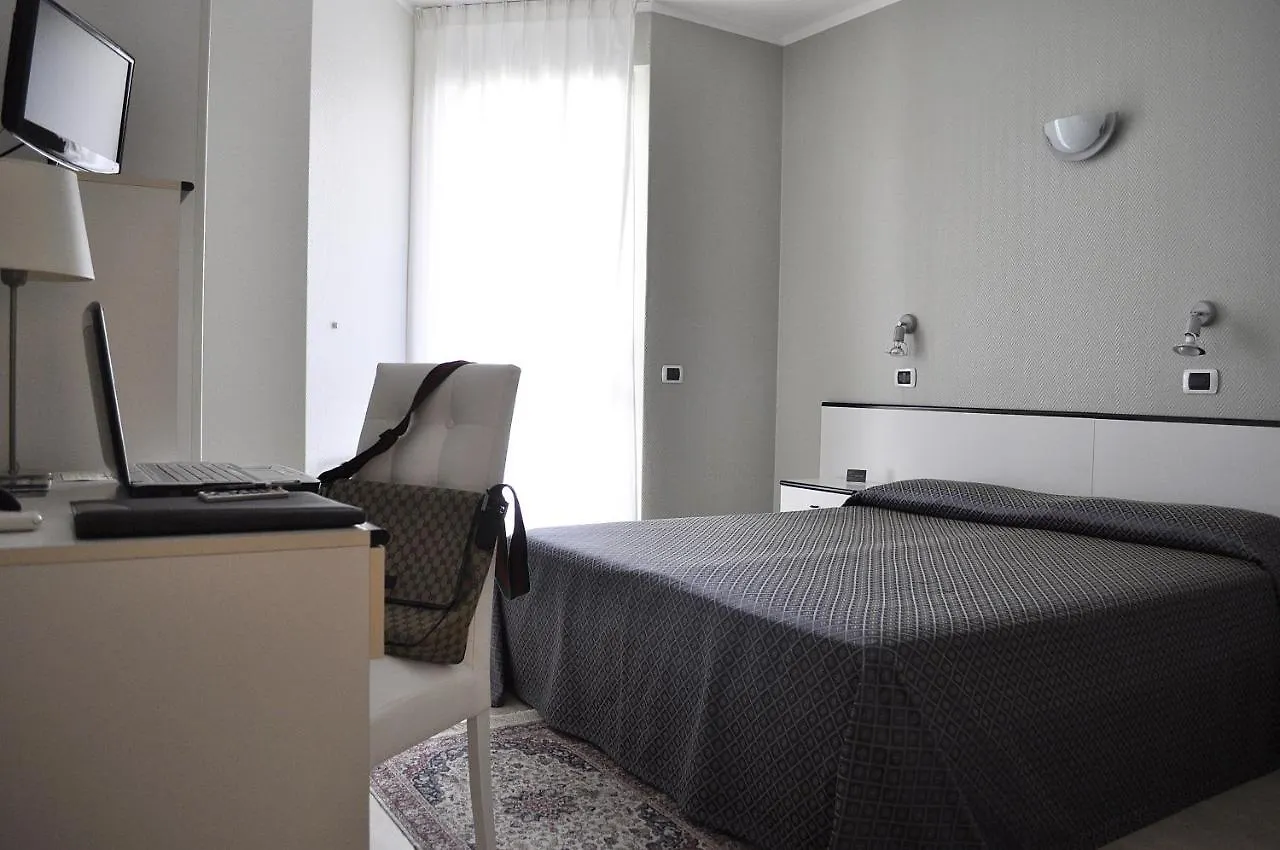 Hotel Est Piombino 3*,